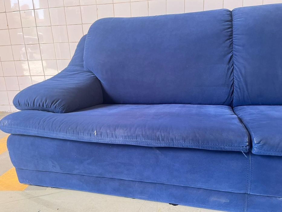 Sofá azul elétrico | Electric blue sofa | Canapé bleu électrique