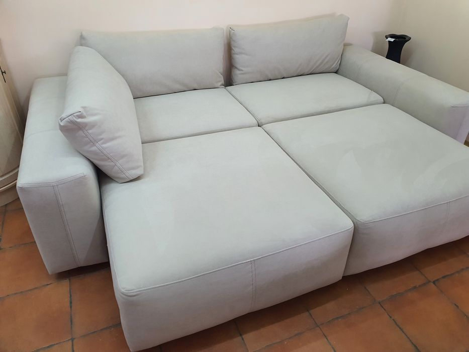 Срочно продам диван в стиле минимализм
