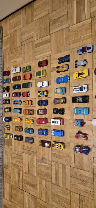 Hot Wheels samochody, autka, resorki, 83 sztuk