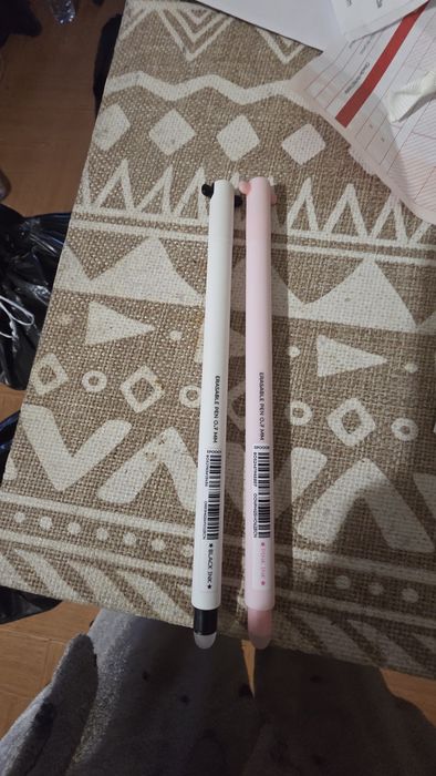 Canetas legami porco e panda branco