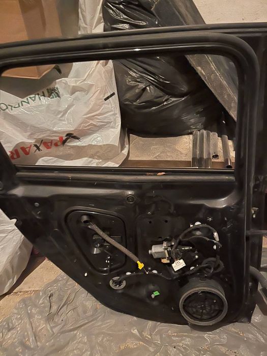 Дверка Audi A4 B9 колонка Bang & Olufsen