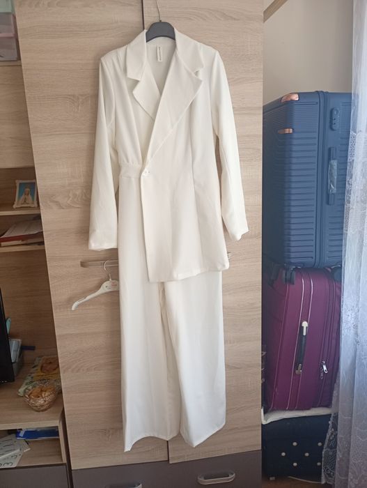 Nowy elegancki kombinezon za Komunię