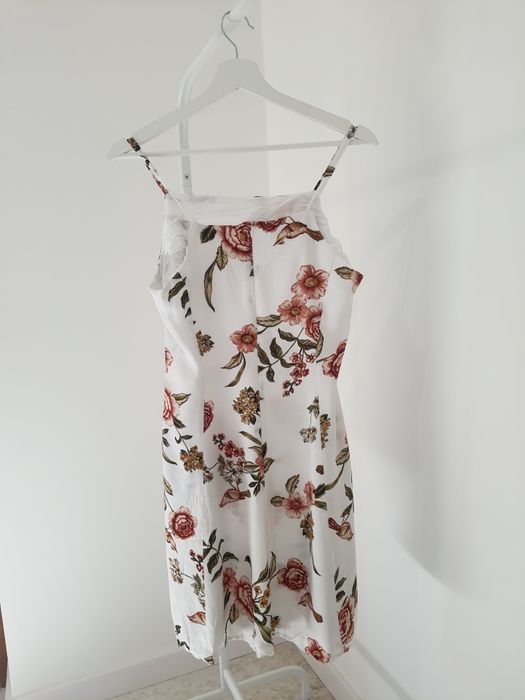 Sukienka letnia Mango biała w kwiaty