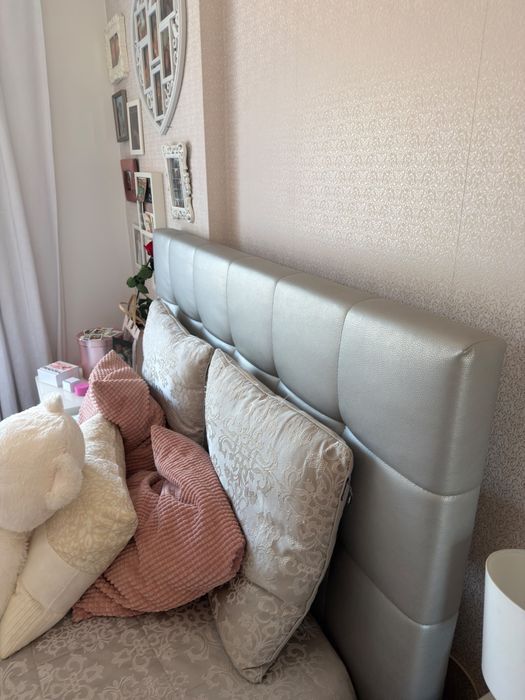 Cama de corpo e meio + 2 messinhas