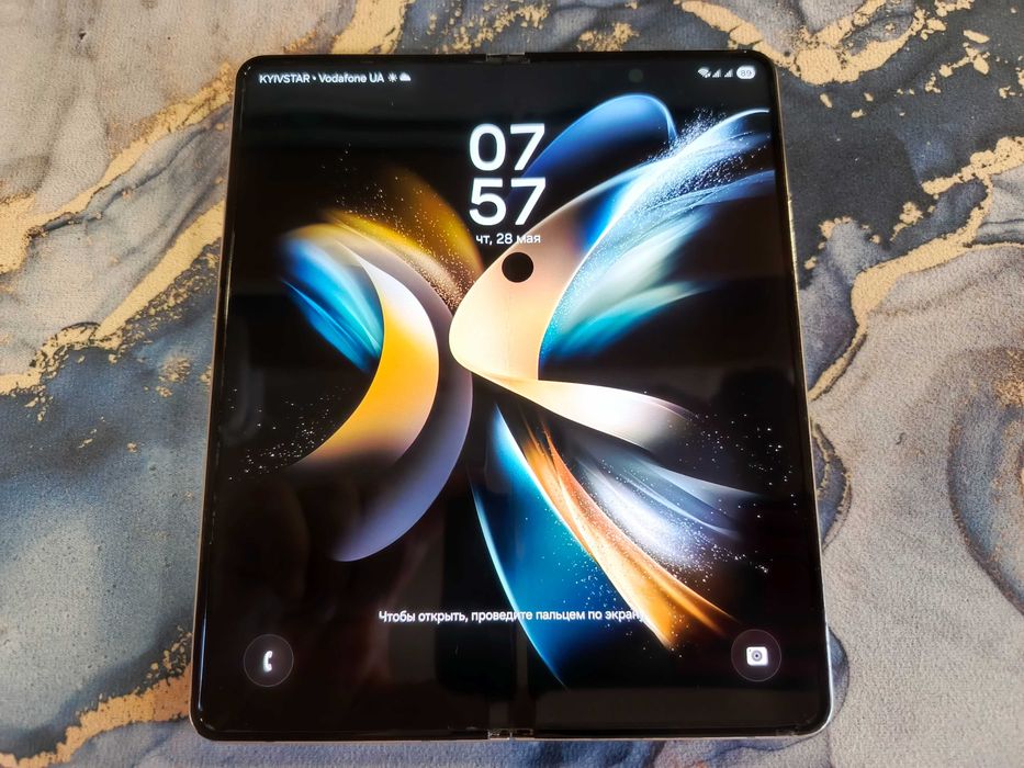 Продам Samsung Galaxy Z Fold 4 , 12/256Гб.  оригинал цвет золотой .