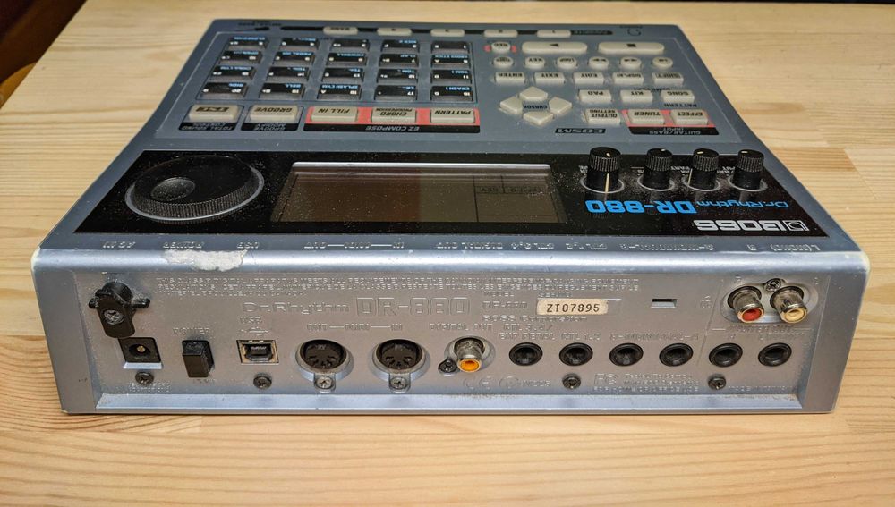 Roland Boss DR 880