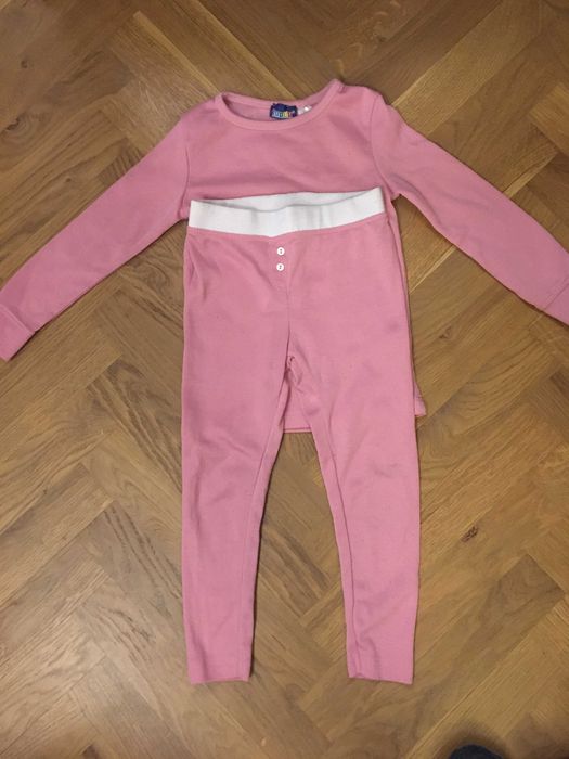 Zestaw ubranek technicznych spodenki bluzeczki  104 - 3 szt.