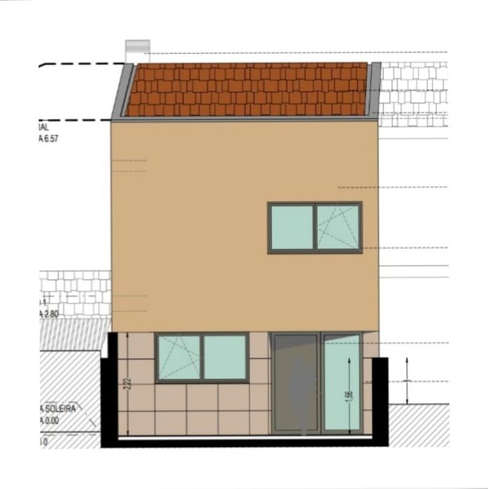 Ruína de casa térrea com projeto para moradia próximo ao GaiaShopping.