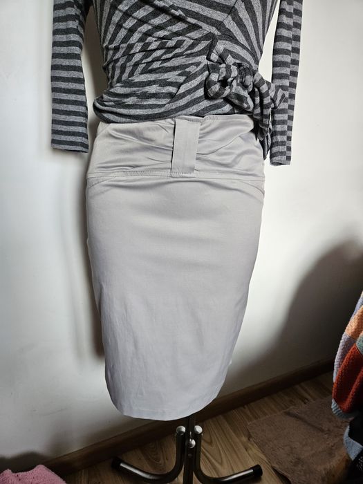 Szara spódnica ołówkowa
