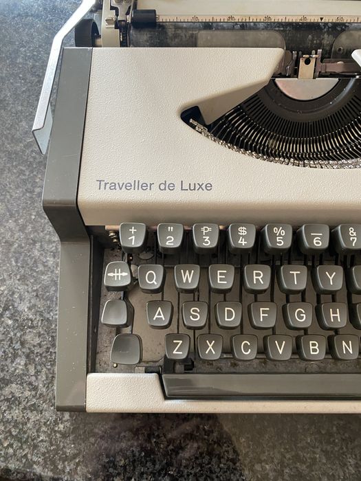 AEG Traveller deluxe | Máquina de escrever (1973)