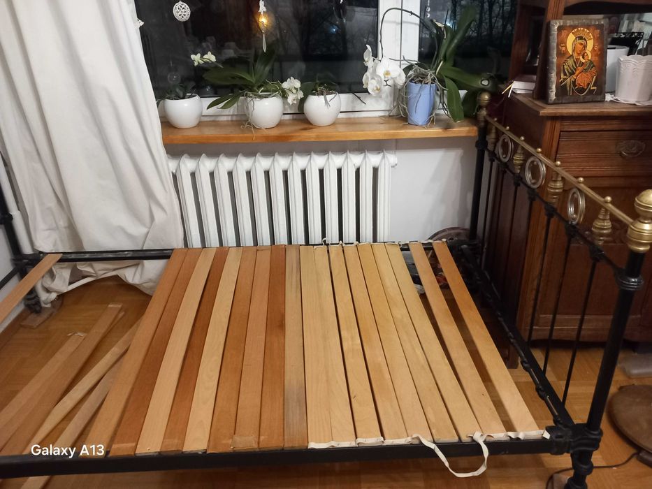 Stare Francuskie łóżko