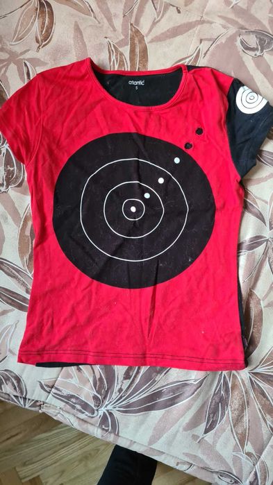 Жіноча футболка на розмір S