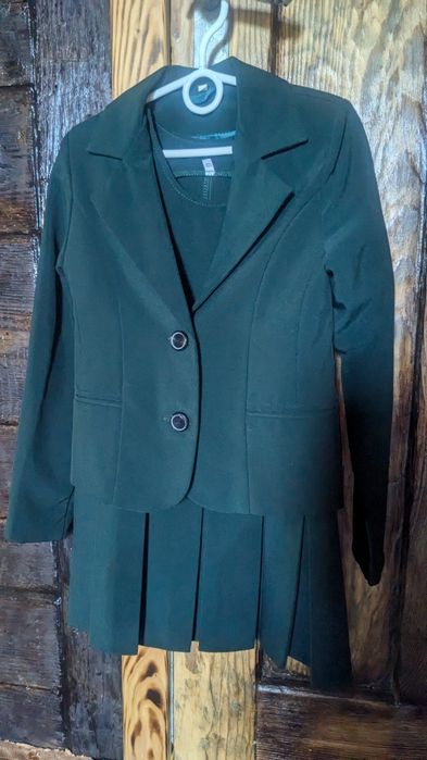 Шкільна форма для дівчинки