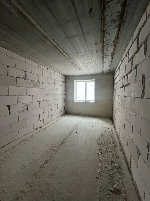 Продаж 2 кім квартири в зданому та заселеному будинку біля Львова ( Винники)  з гаражем