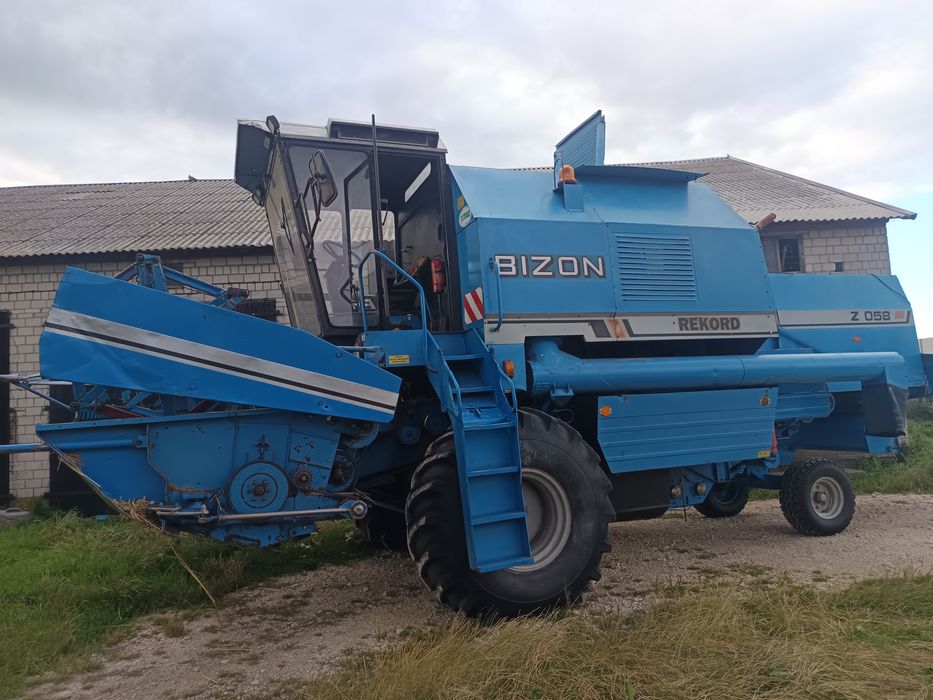 Kombajn zbożowy Bizon Rekord Z058. Niebieski ** Duża chlodnica **