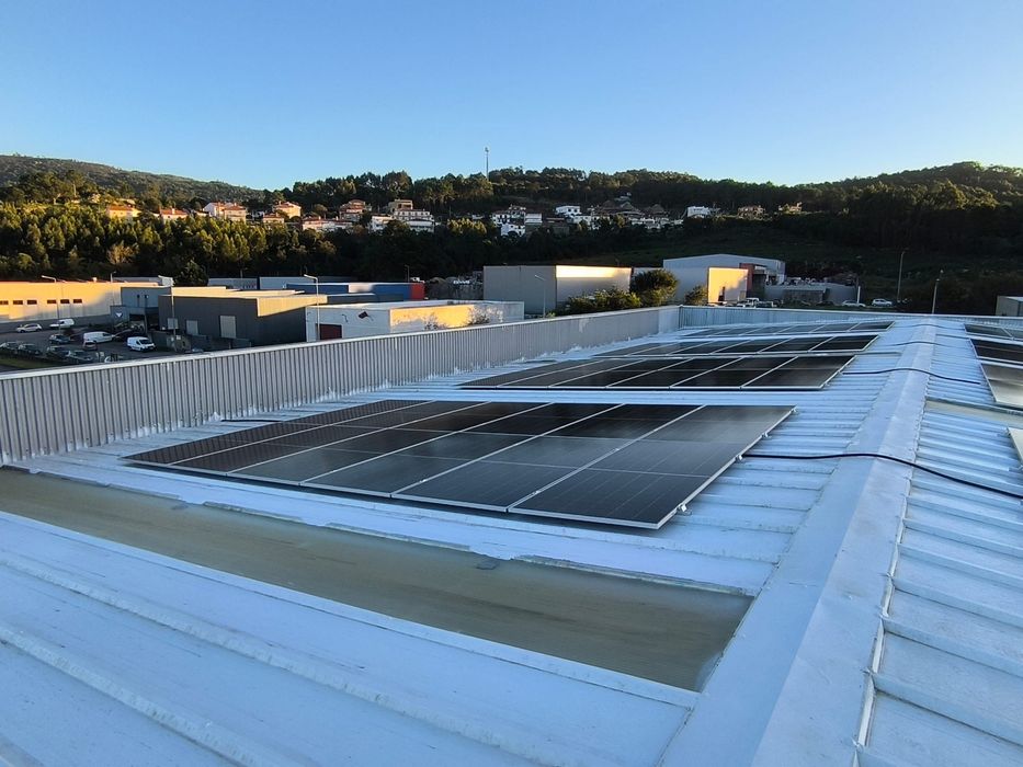 Painéis Solares UPAC – Soluções com e sem Baterias