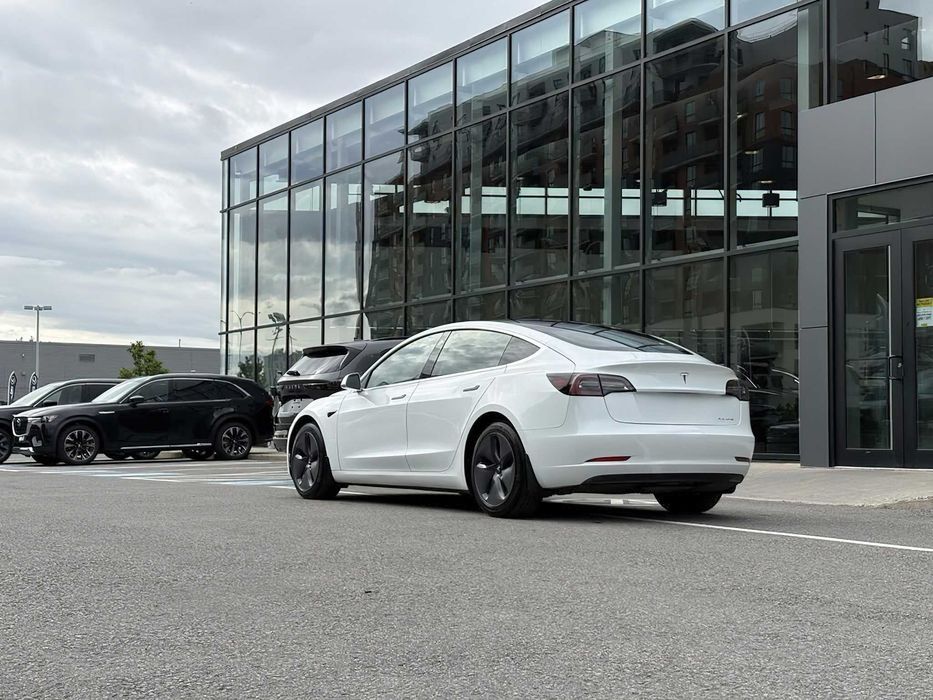 Tesla Model 3      2018