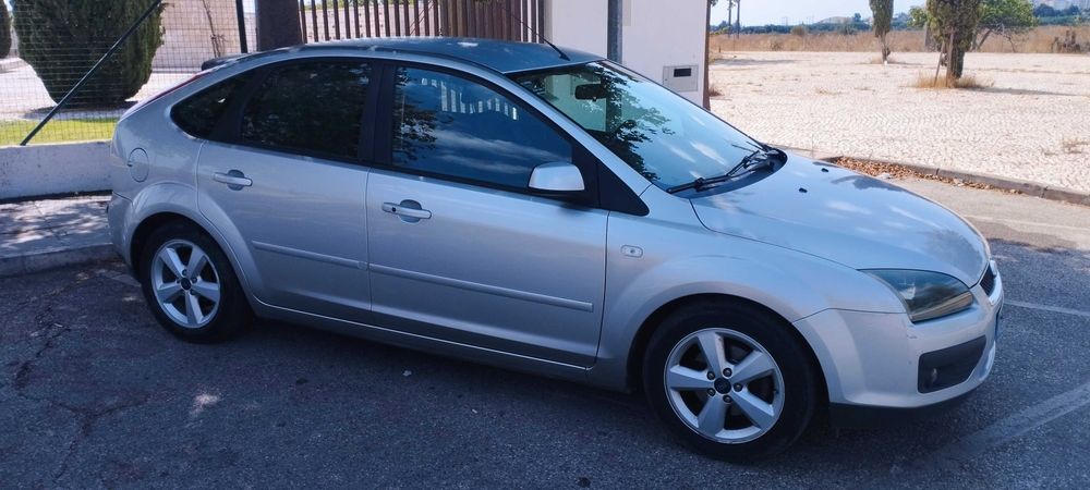 Carro Ford Focus 5 portas econômico — photo 2