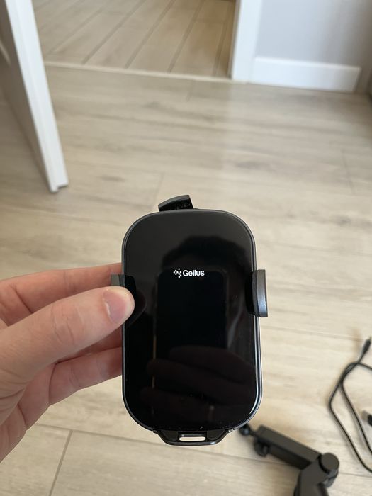 Продам тримач для телефона в автомобіль з бездротовою зарядкою Gelius