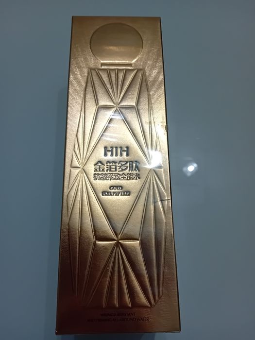 Serum z drobinkami złota. Nowe w folii.