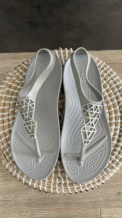 Crocs japonki Serena Embellish Flip W Silver W8 38/39