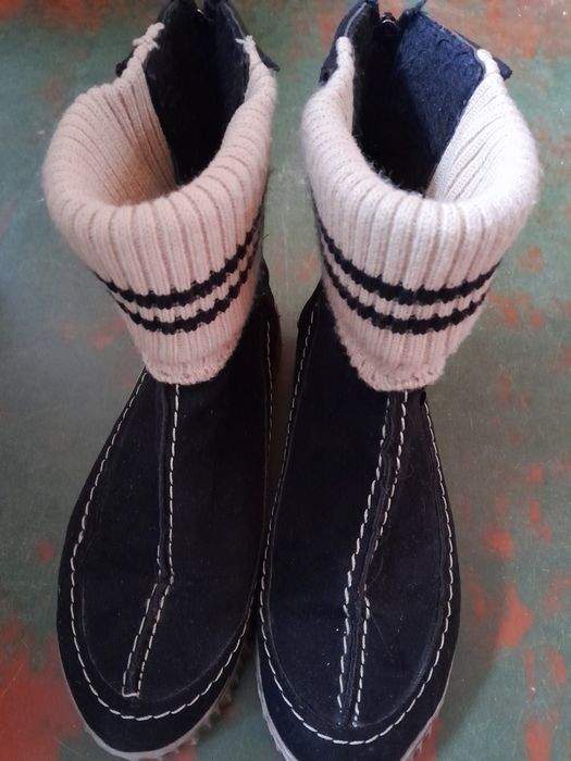 Продам сапожки -ботинки женские,натуральная замша.