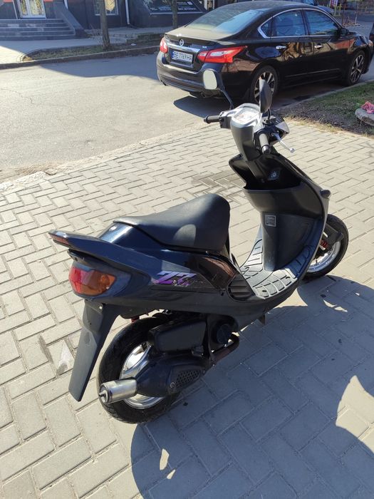 Мопед находу в отличном состоянии.Акумулятор и доп.скат новые..