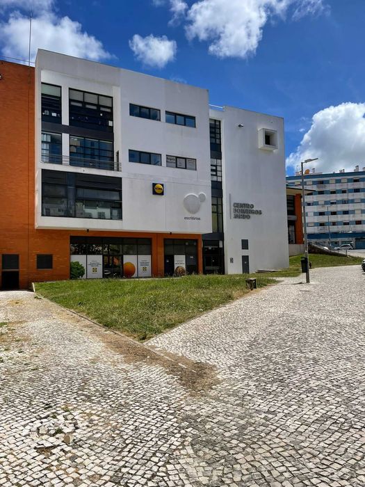 Escritório Amplo para Arrendar | Centro Domingos Jardo – Agualva Cacém