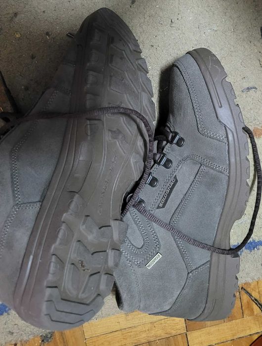 Vendo botas camurça NOVAS