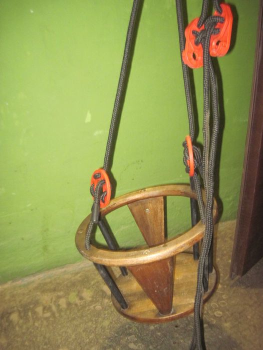 Качель садова для малюків Німеччина. Натуральне дерево.