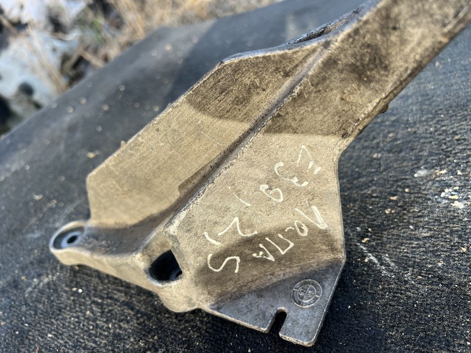 Лапа Кронштейн bmw e39 2,5 tds 1 092  425