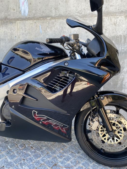Honda VFR 750 F (RC36)