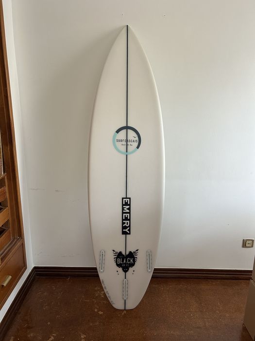 Emery surfboard 5’10