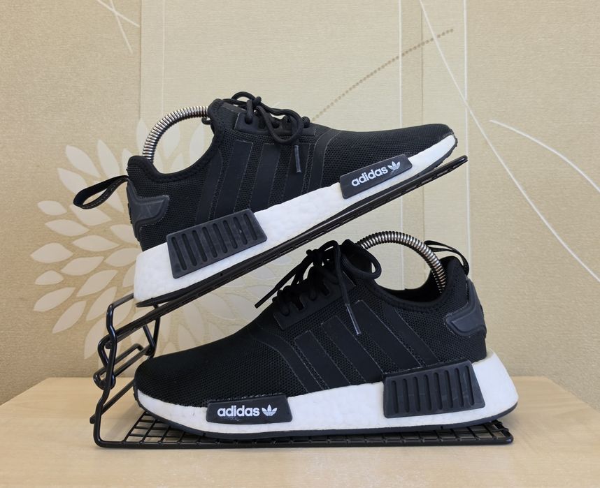 Кросівки Adidas NMD R1 оригінал розмір 37