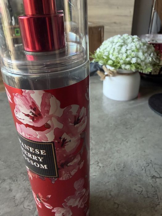 Japanese Cherry Blossom Bath & Body  Mgiełka do ciała