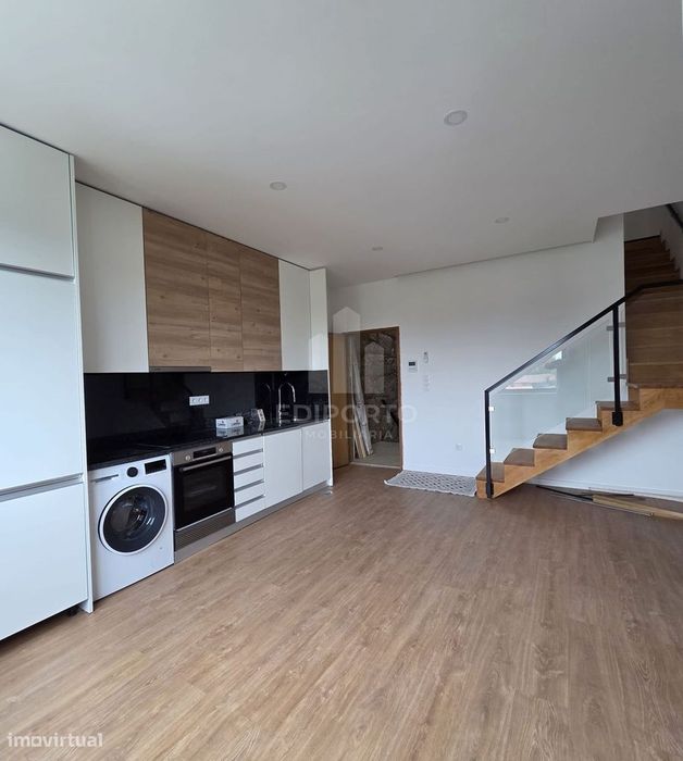 Apartamento T2+1 DUPLEX  (+1 COM 8M2 JANELA E ACESSO A VARANDA) ao Est