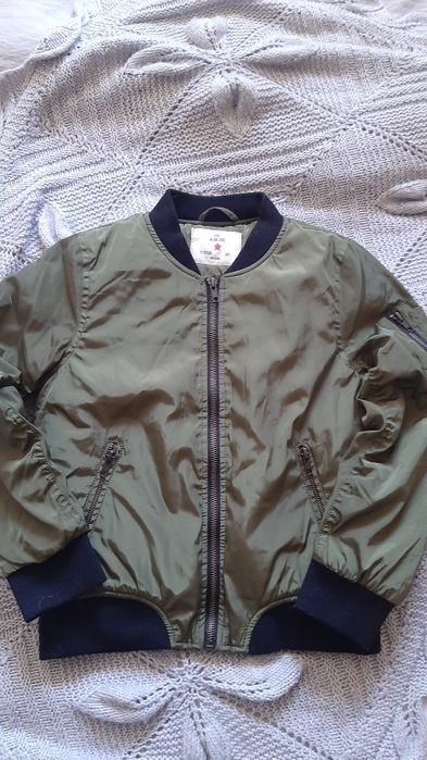 Куртка-бомбер на 9-10 років