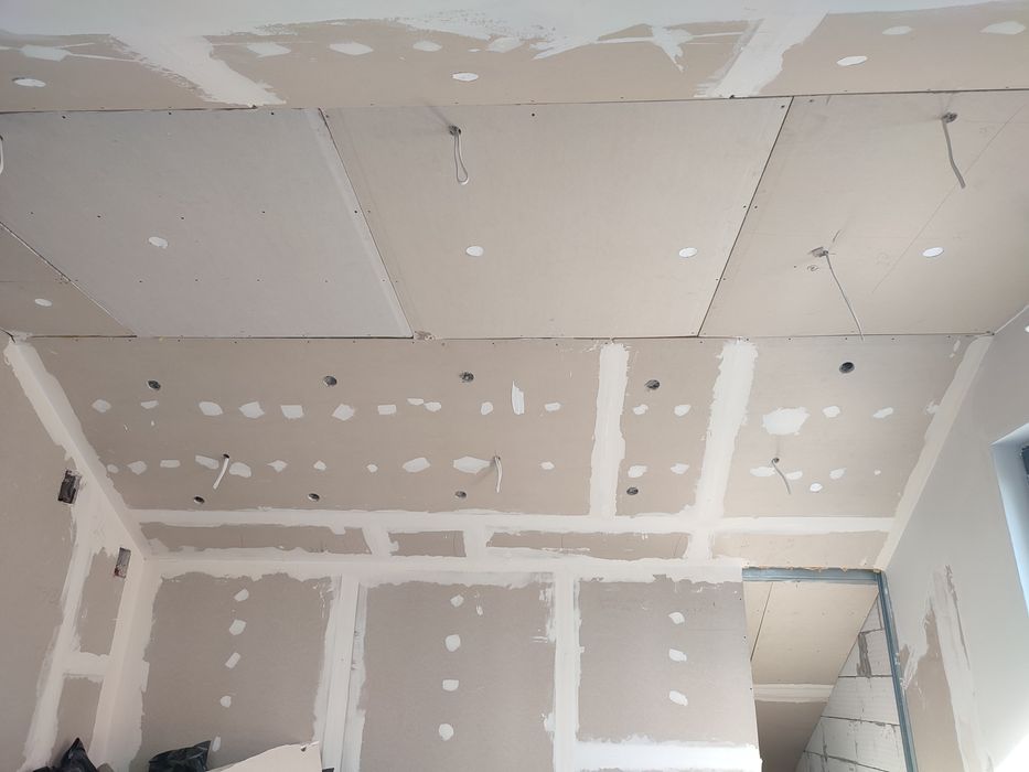 Ocieplenie, wdmuchiwanie celulozy i naprawa uszkodzonej izolacji termi