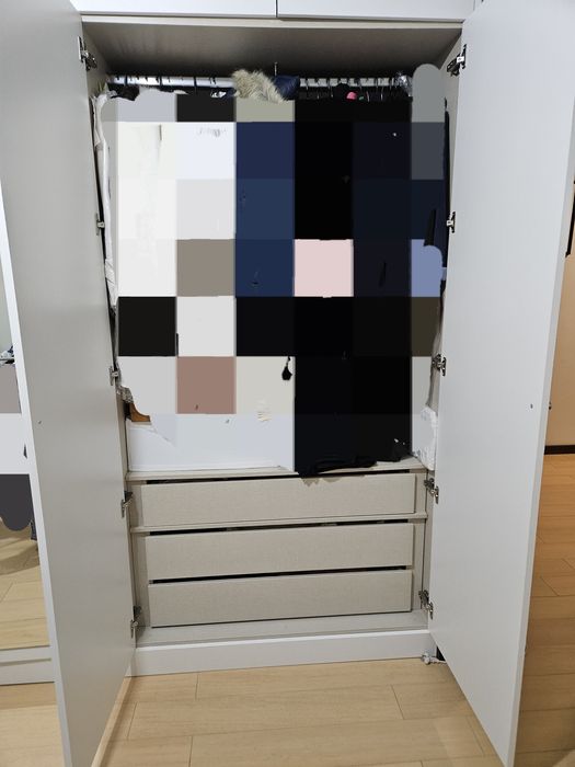 Vendo roupeiro de 12 portas e 9 gavetas