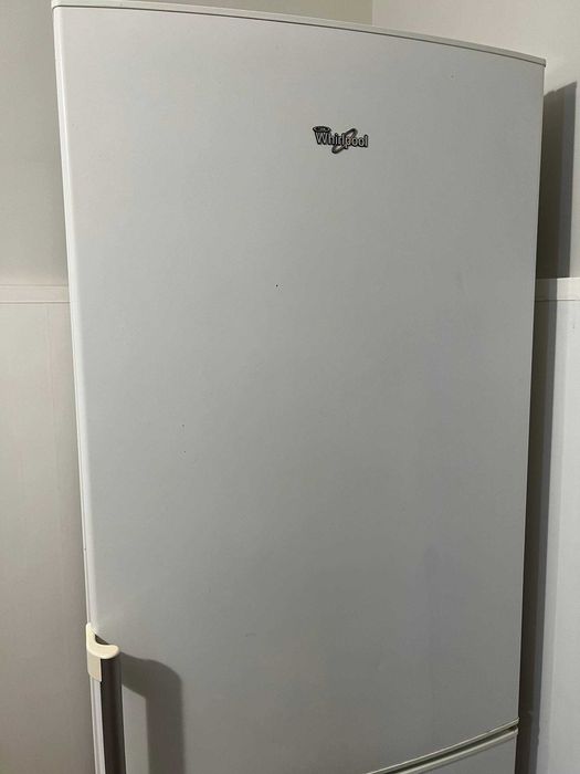 Холодильник Whirpool