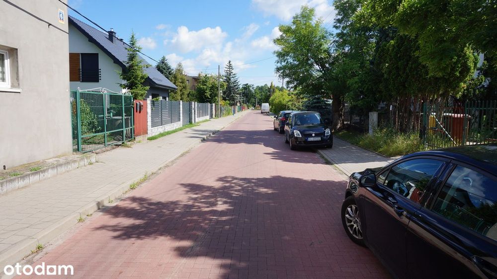 Sprzedam mieszkanie z miejscem parkingowym.
