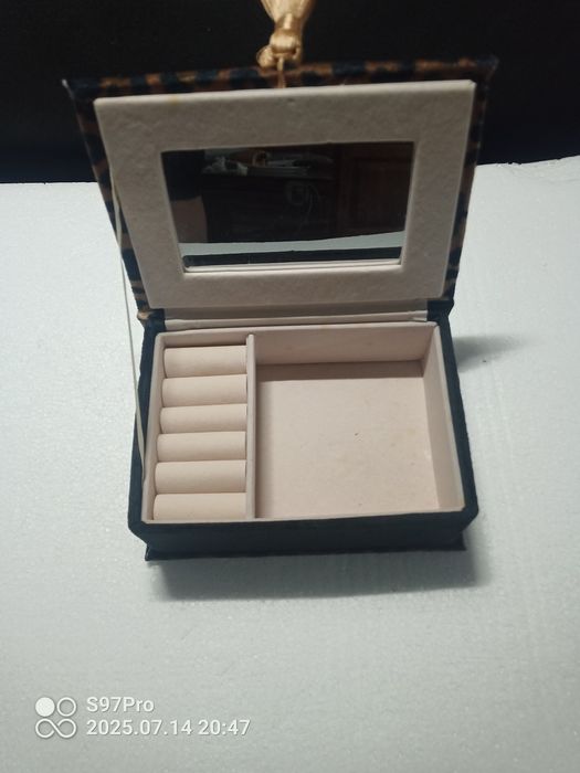 Porta jóias em veludo