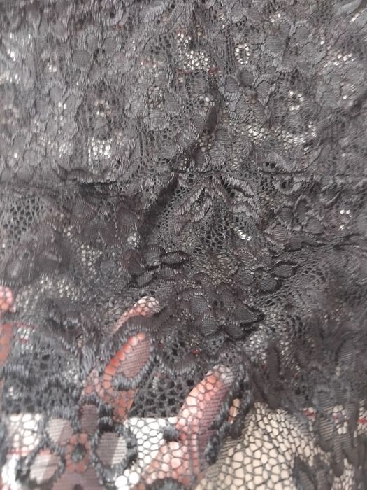 Koronkowa bluzka z dekoldem M 38