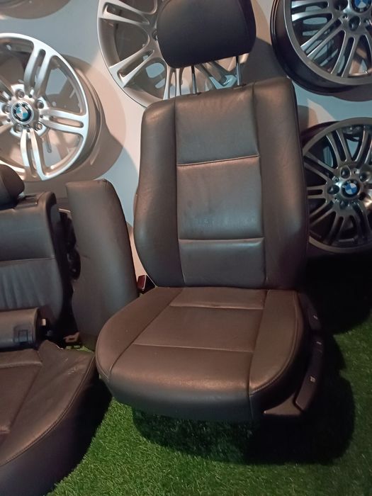 Conjunto de bancos e quartelas bmw E46 Touring.
Bancos dianteiros com