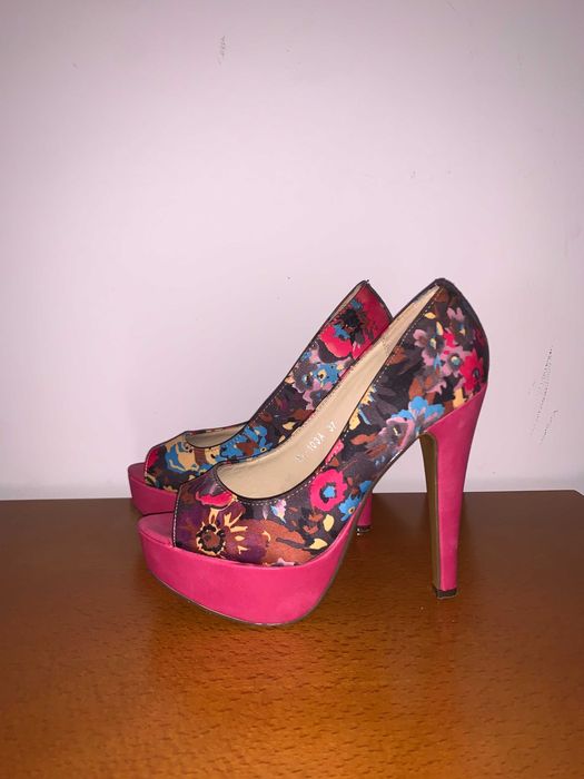 Sapatos coloridos - Tamanho 37
