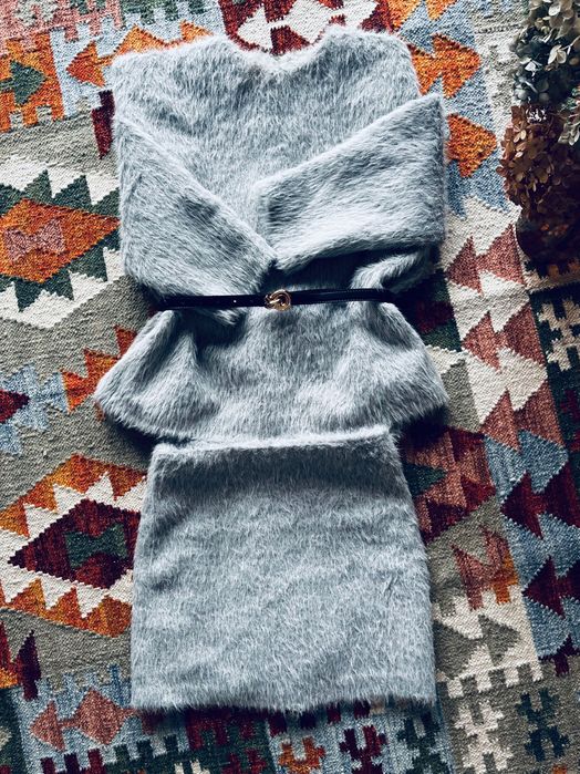 Komplet sweter ze spódnicą