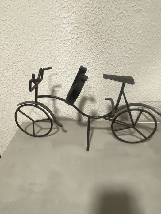 Suporte para garrafa em formato bicicleta