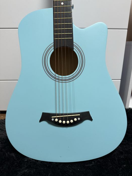 Новая акустическая гитара Sky Blue — стильная и удобная