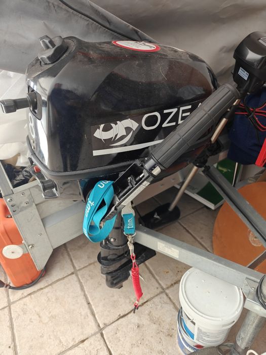 Barco 3,20m + fora-de-borda 8cv (10h) + acessórios