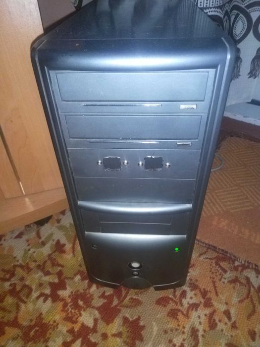 Продам комп'ютер з монітором, клавіатурою, мишкою, аудіоколонками.